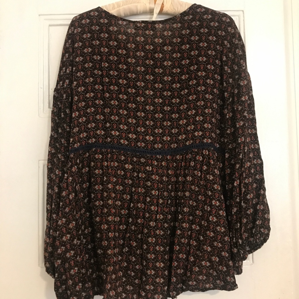 Floral Top - Picture 2 of 2
